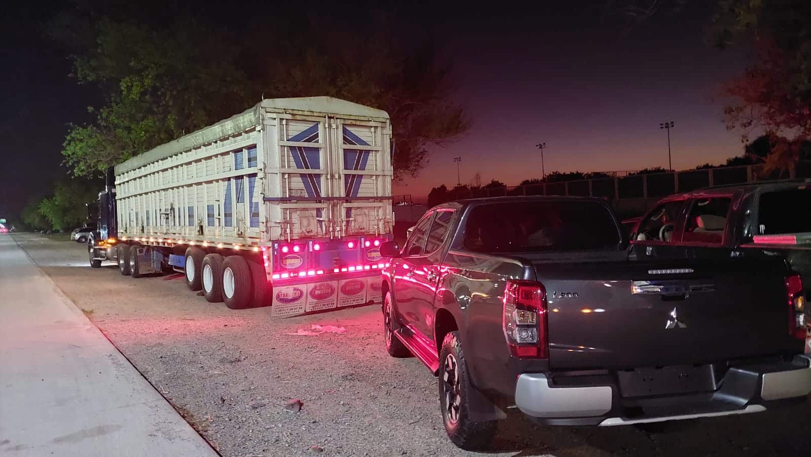Se manifiestan transportistas de carga federal