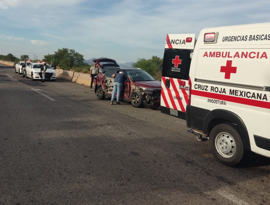 Tráiler impactó por un costado a camioneta en La Costera; mujer sufre lesiones menores (2)