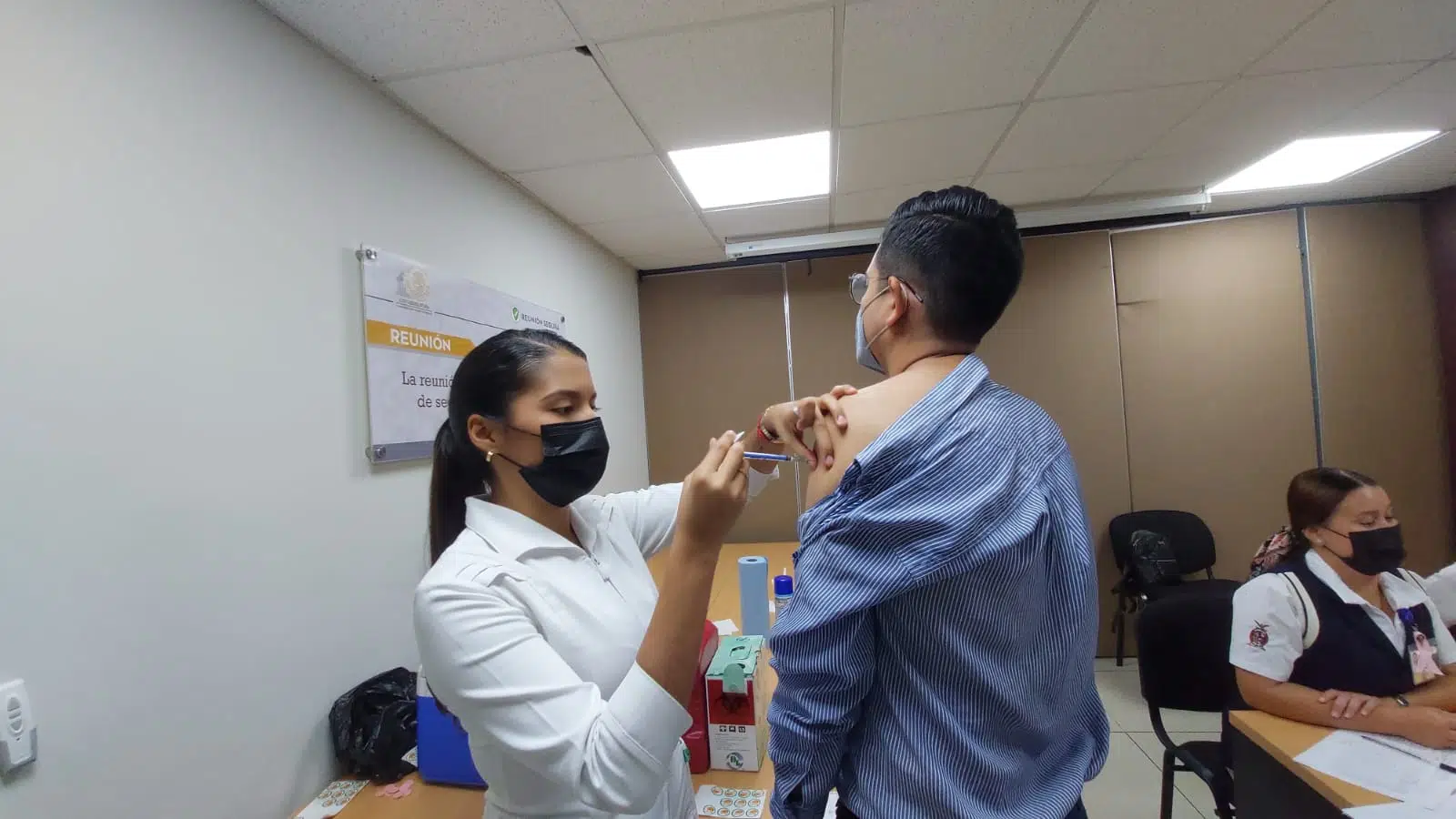 Vacunan contra la influenza en el Congreso del Estado de Sinaloa