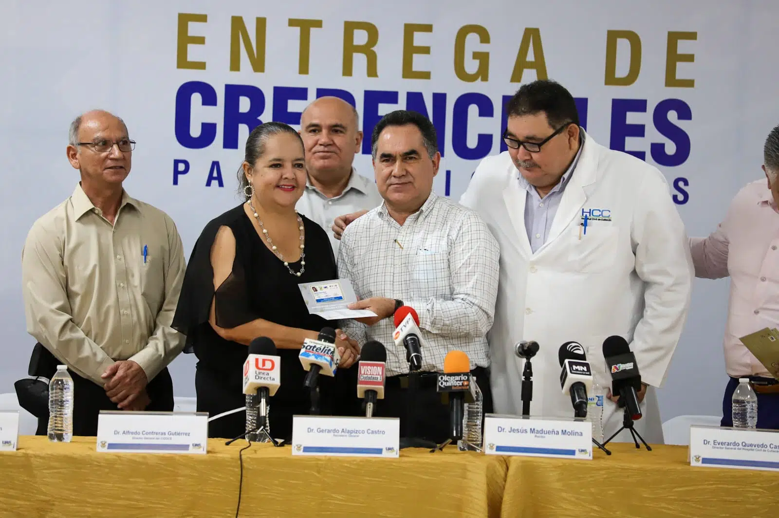 Entrega UAS credenciales para servicios médicos