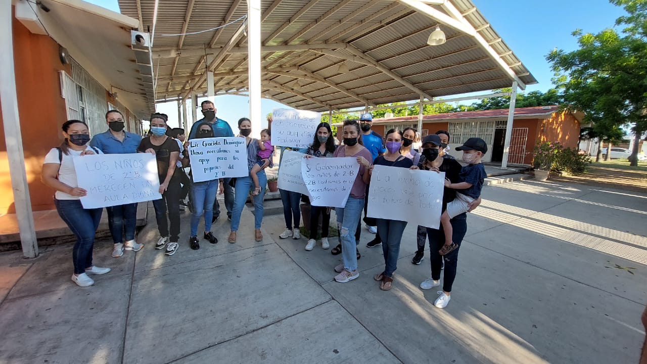 Manifestación padres de familia