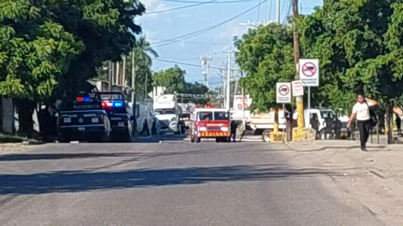 Pipa cargada con combustible se incendia en Culiacán