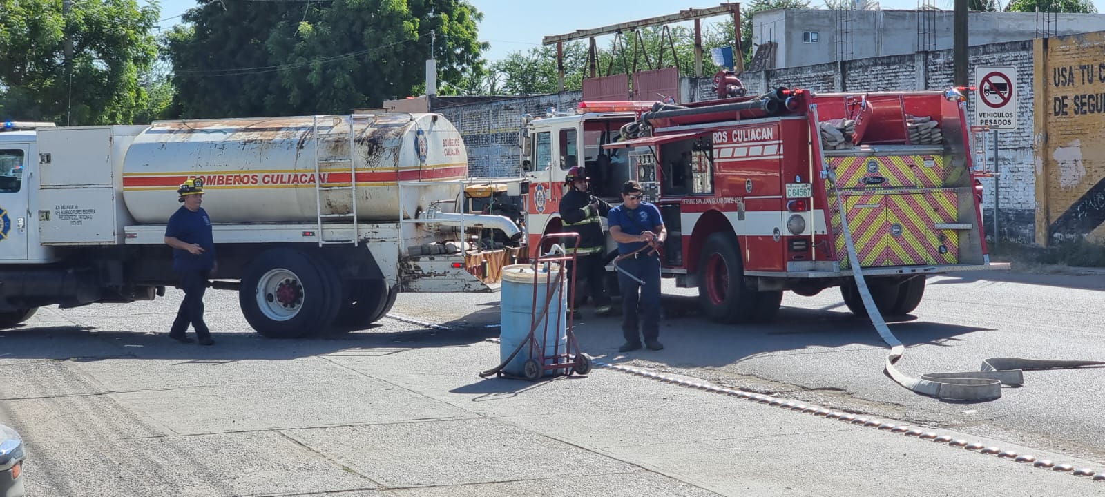 Pipa con combustible se incendia en Culiacán