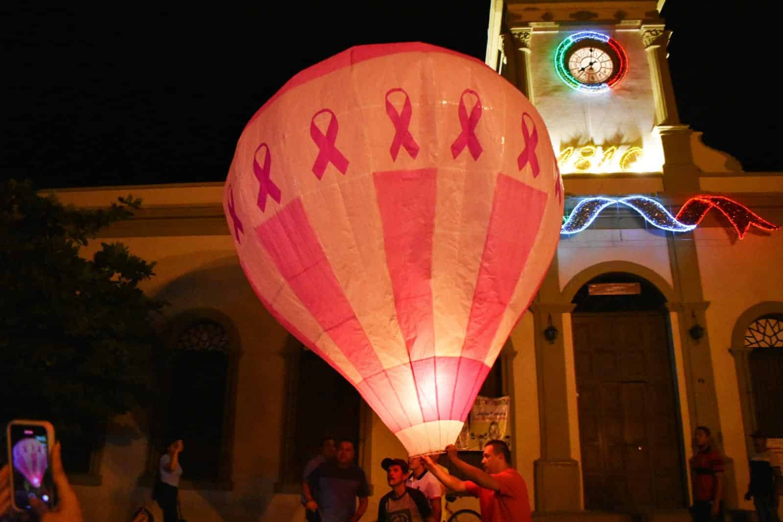 Globos rosas cáncer