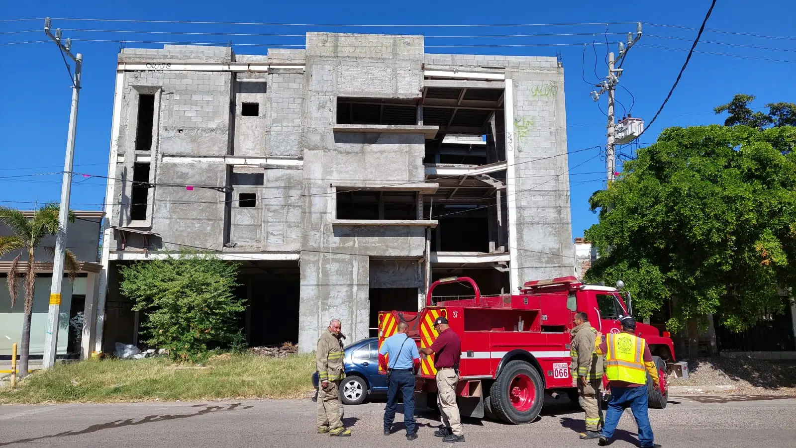 Incendio en edificio abandonado