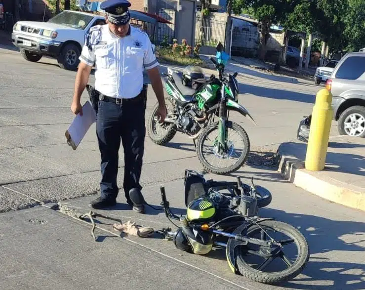 Héctor iba en su Italika; es embestido por el conductor de un Honda en Culiacán