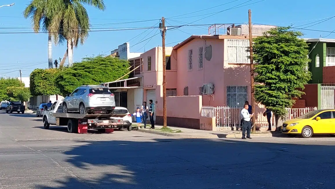 ¡Dos mujeres pararon hasta el hospital! Se registra fuerte carambola en Los Mochis 