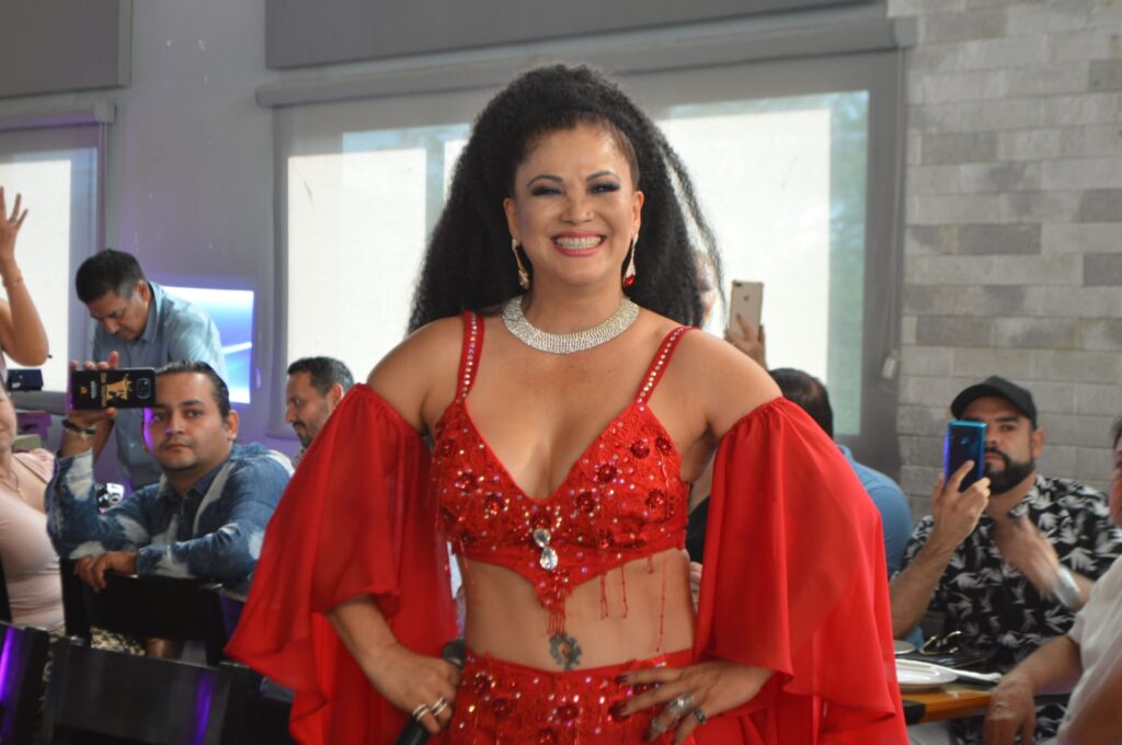 Yesenia "La Gitana" deja salir "La Loba" que lleva dentro