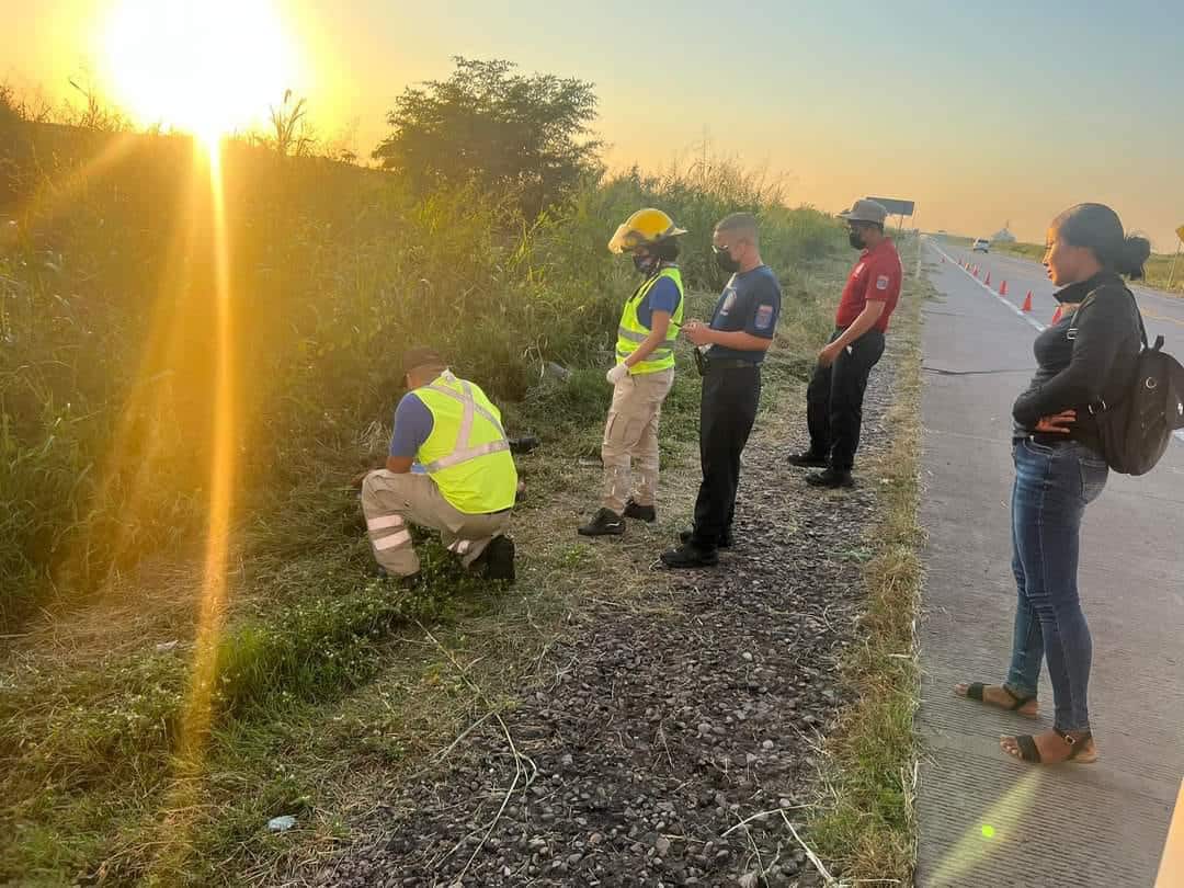Abandonan a un hombre golpeado en la carretera Mazatlán-Rosario