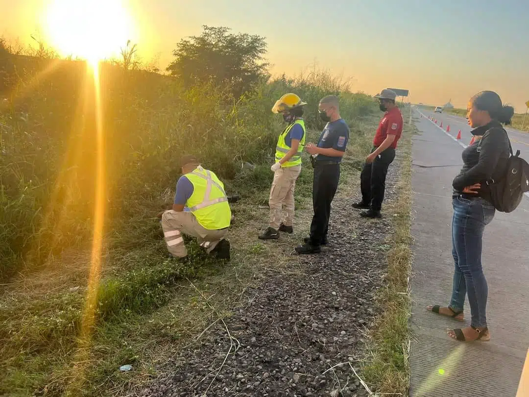 Abandonan a un hombre golpeado en la carretera Mazatlán-Rosario