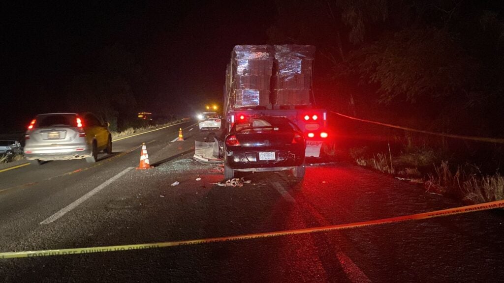 ¡Carambola de vehículos tras embestir un caballo! Una mujer falleció, en Maxipista Culiacán-Mazatlán