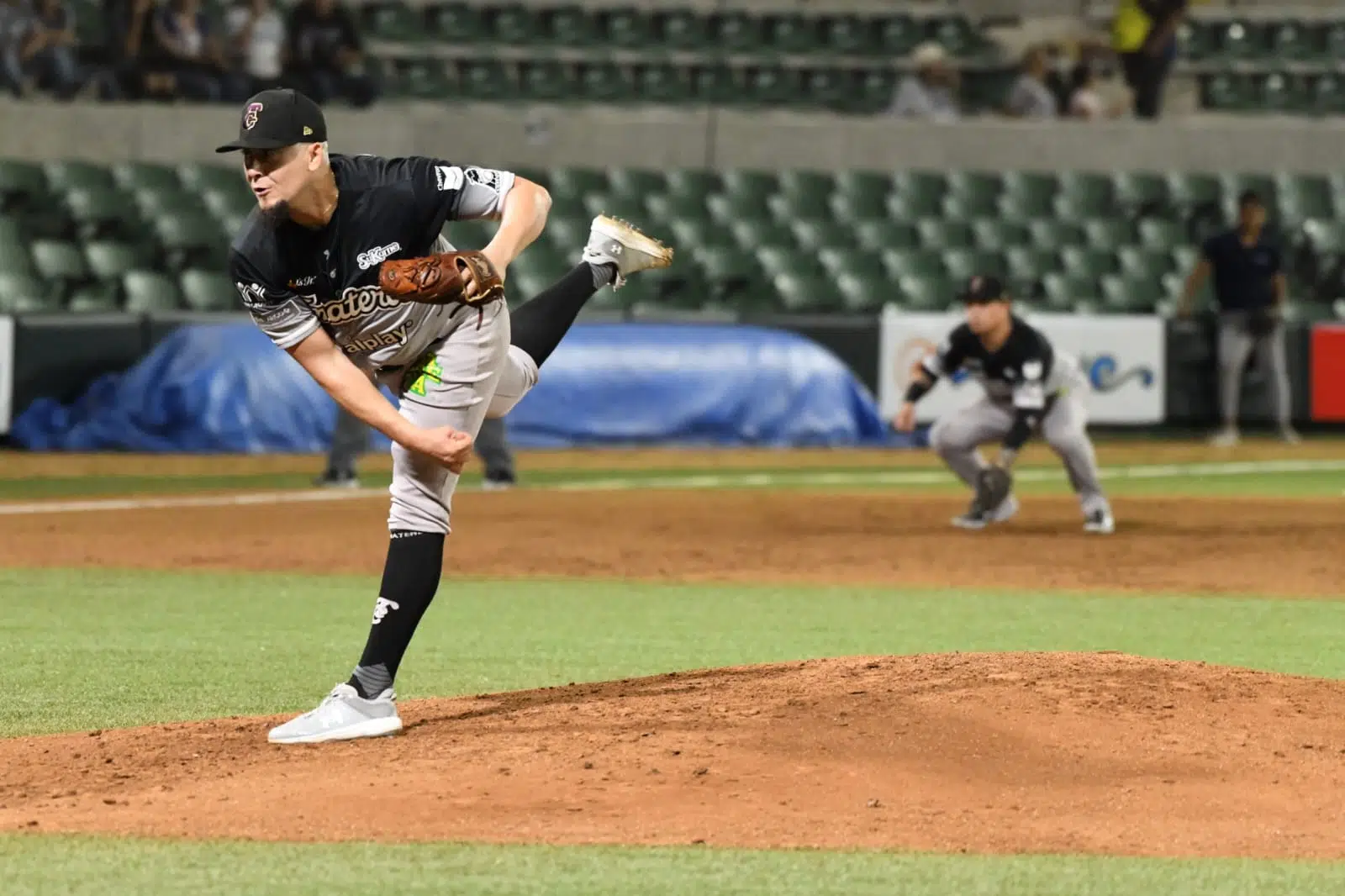 ¡La serie es guinda! Tomateros vence en cardíaco juego a Guasave