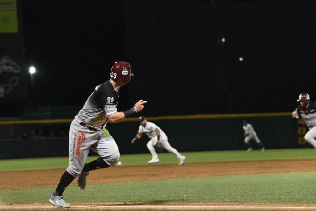 ¡Vienen de atrás! Rally de 6 carreras define juego entre Tomateros y Algodoneros