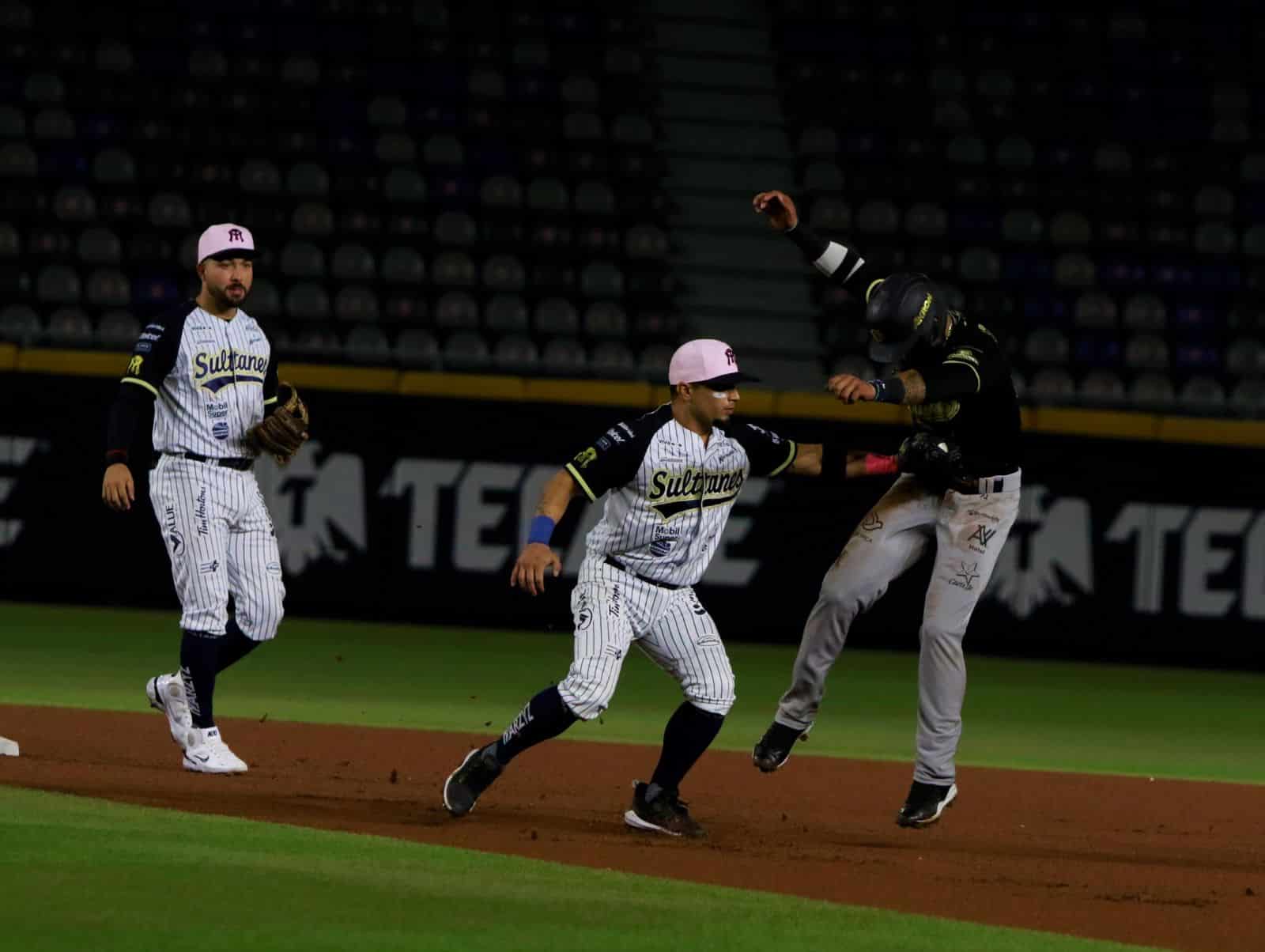¡Por encima del campeón! Sultanes aprovecha mal paso de Charros