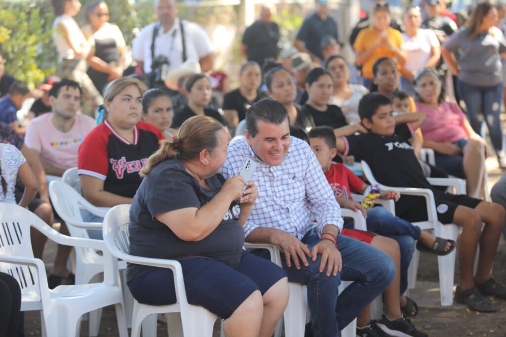 Visita Édgar González la zona rural de Mazatlán; escucha las necesidades de los pobladores