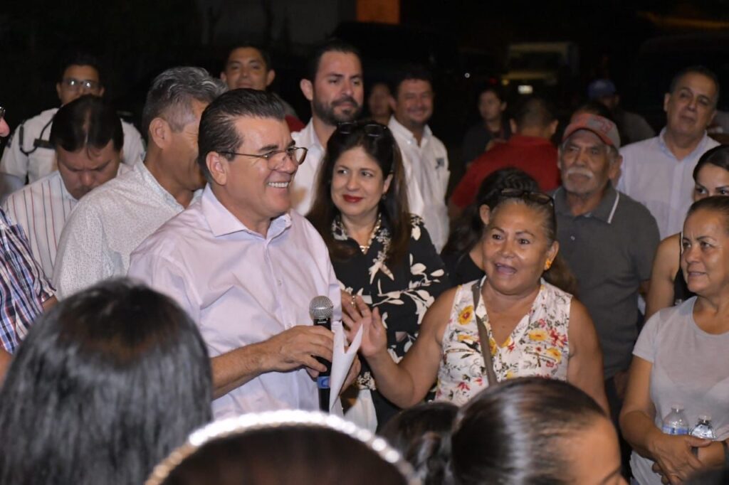 Se reúne alcalde Édgar González, con vecinos de Mazatlán para escuchar sus necesidades