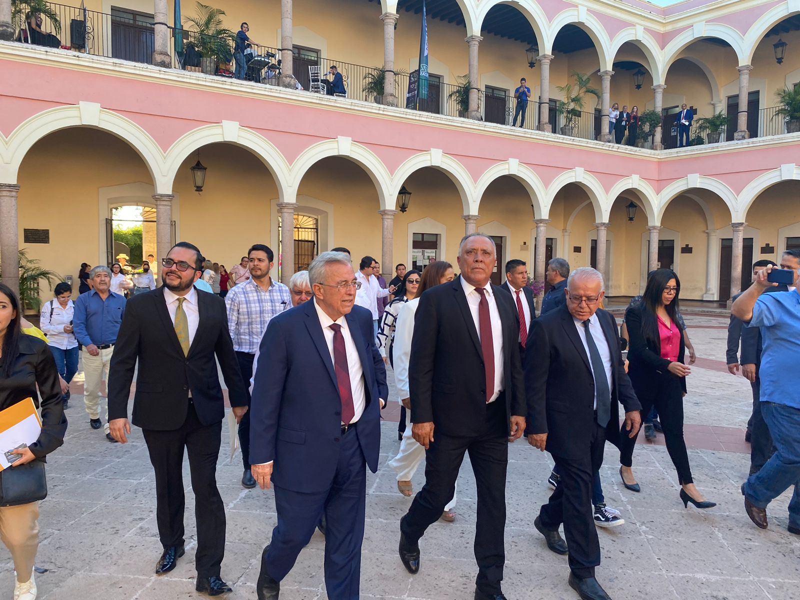 Siempre sí les ayudará y garantiza el gobernador de Sinaloa aguinaldo en los municipios
