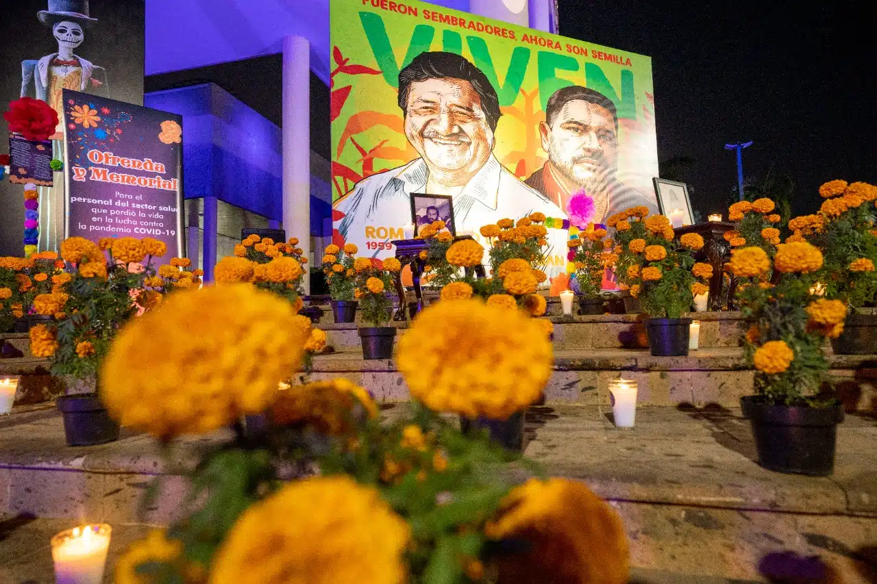 Congreso de Sinaloa realiza ofrenda floral por el Día de Muertos