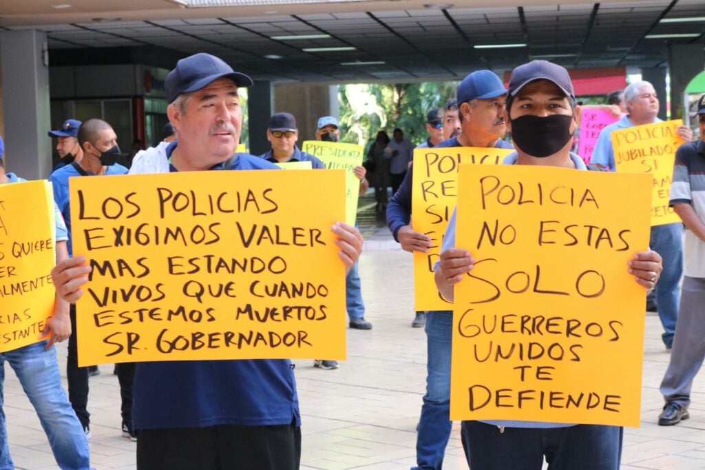 Manifestación de policías jubilados en Culiacán