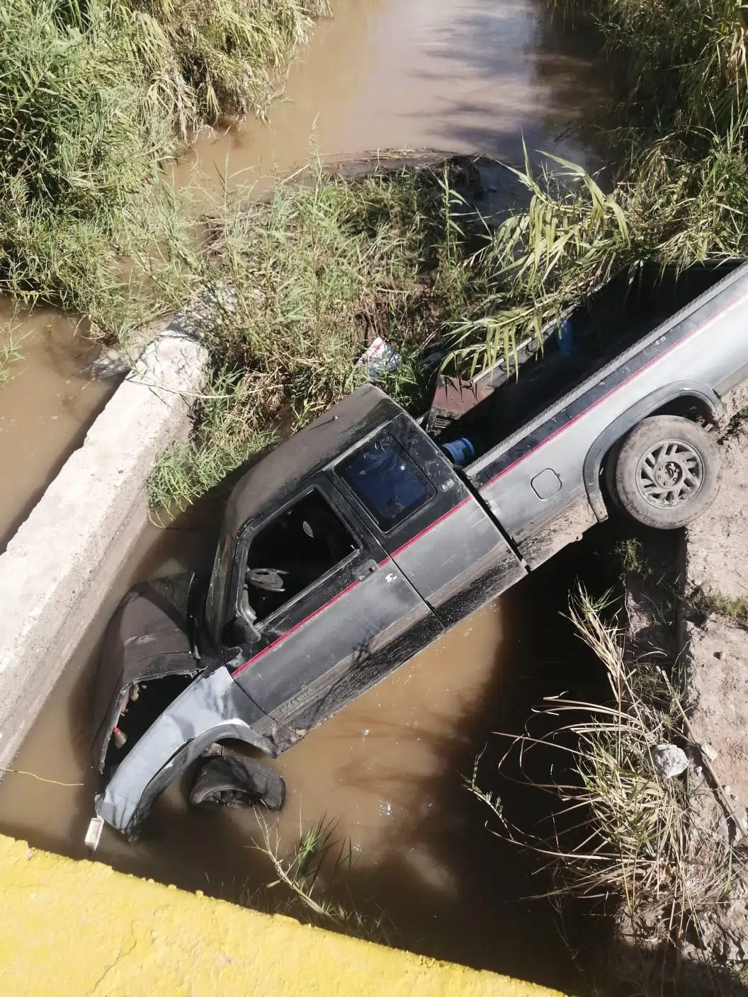 camioneta abandonada en Guasave