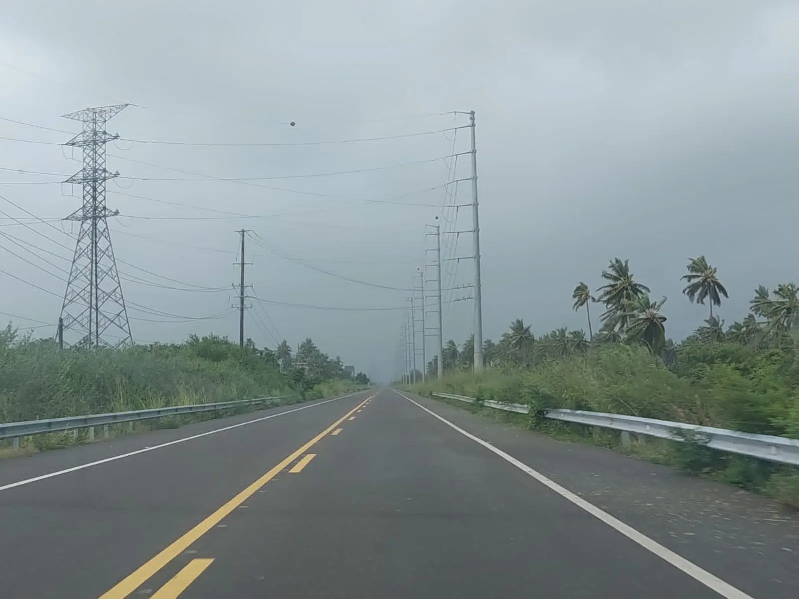 Estragos de “Orlene” en Sinaloa: Cientos de evacuados, postes caídos e interrupción de la luz en Escuinapa