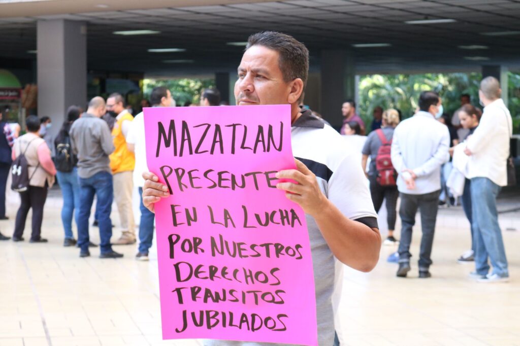 Manifestación de policías jubilados en Culiacán