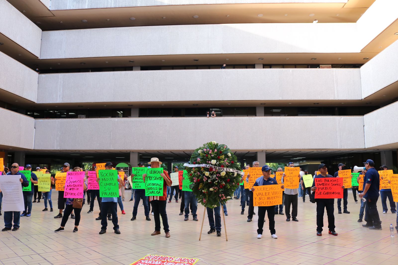 Manifestación de policías jubilados en Culiacán
