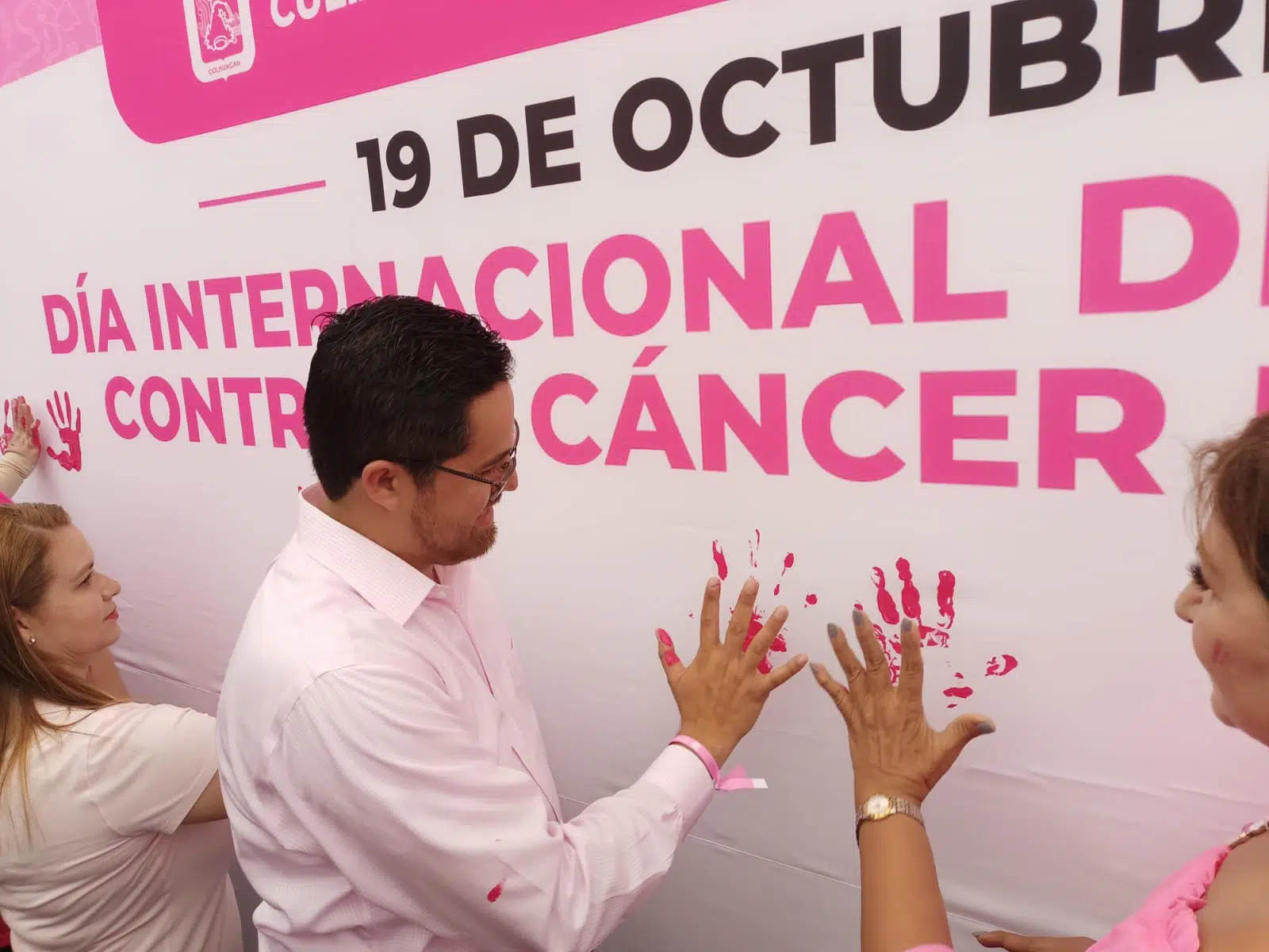 Caminata por el día internacional de lucha contra el cáncer de mama