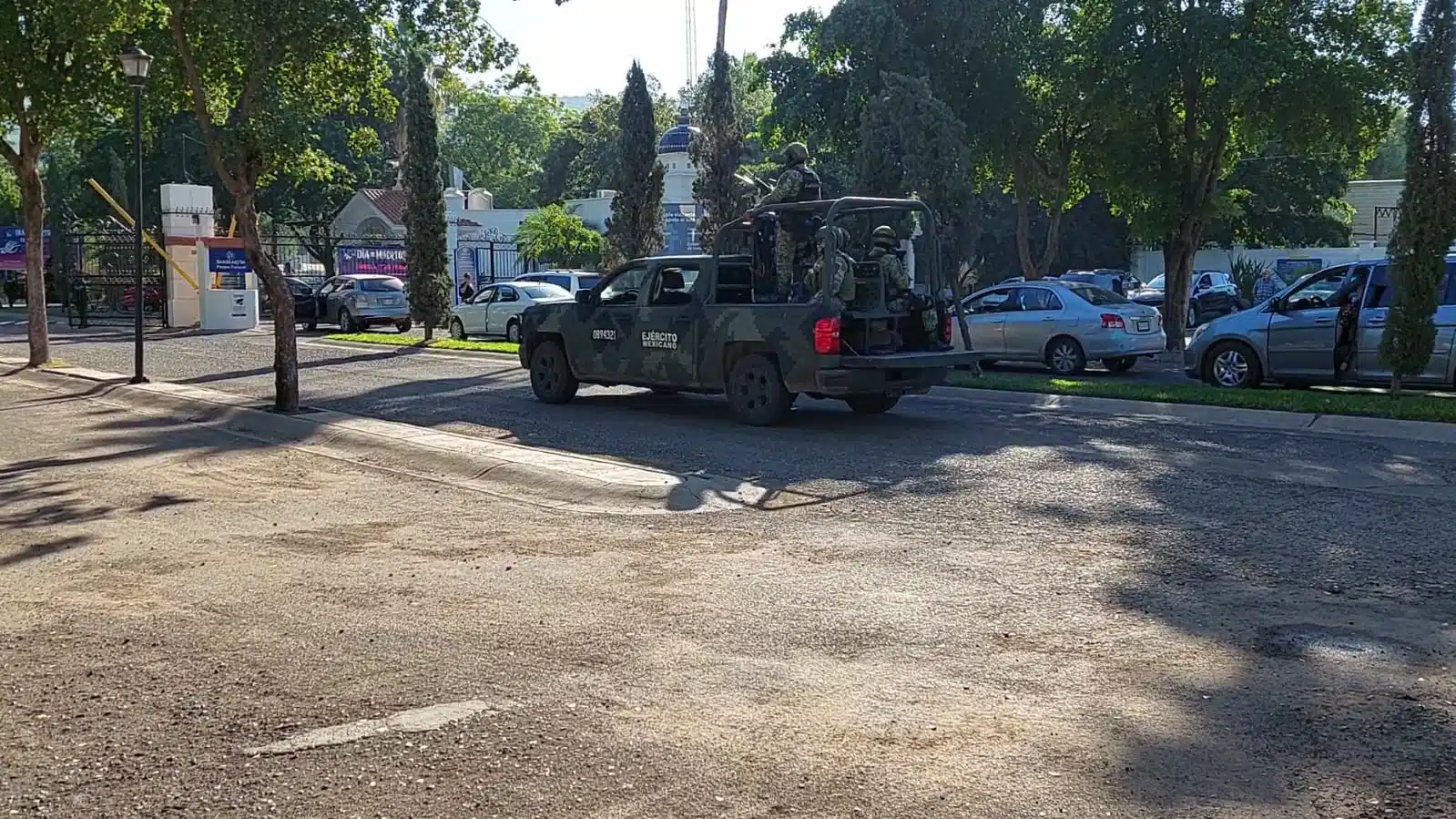 hombres armados en panteón al sur de Culiacán