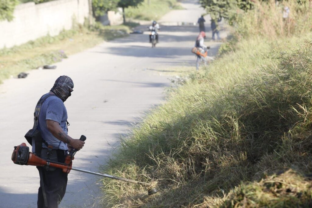 Retiran 12 toneladas de basura de camellones de la avenida Genaro Estrada, en el norte de la ciudad