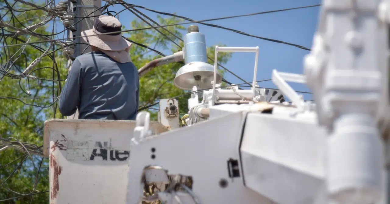 ¡Electrificación, escuelas y agua!