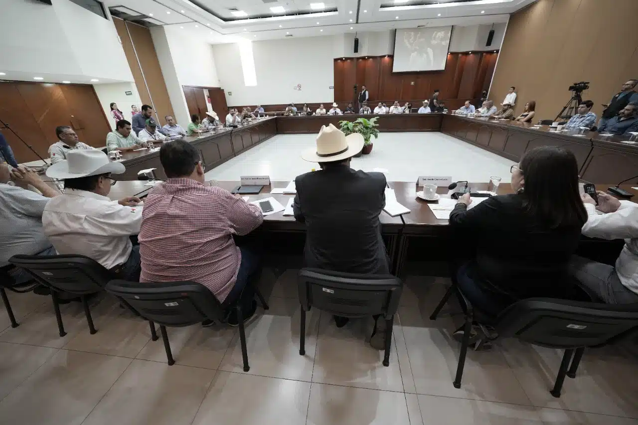 Líderes agrícolas plantean que el retiro de agroquímicos tóxicos sea gradual; senadores coinciden