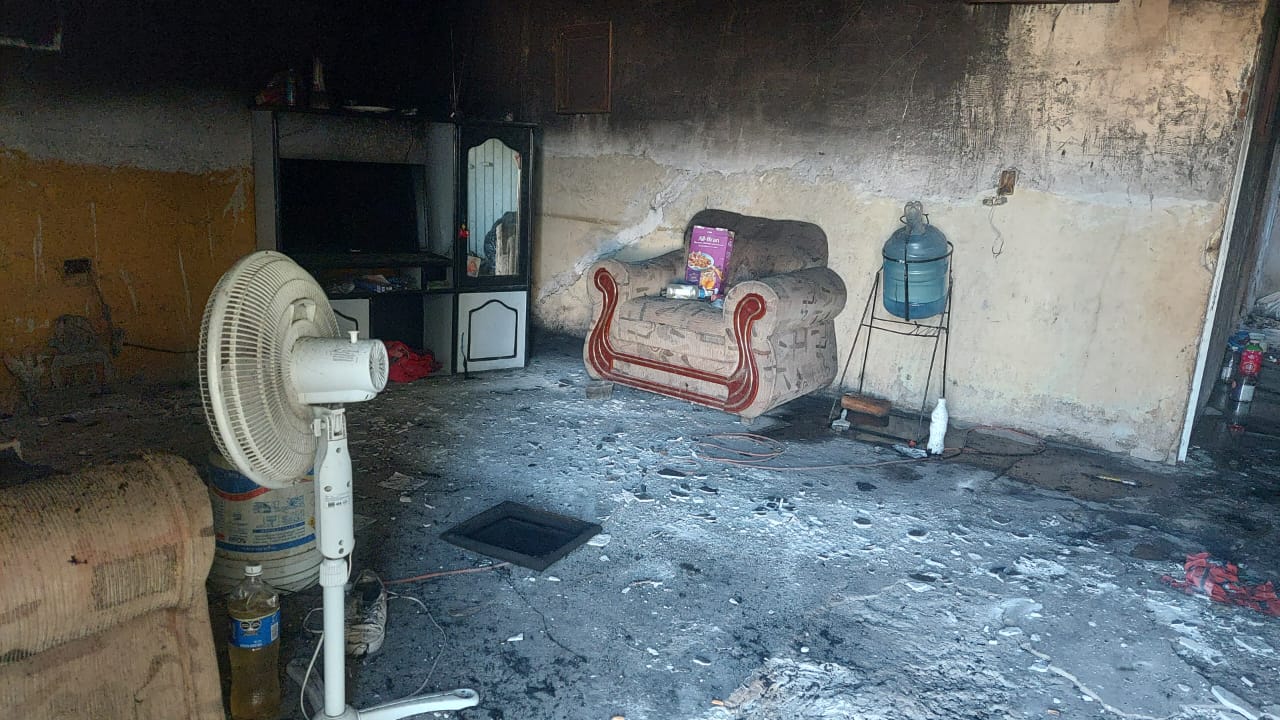 VIDEO: ¡A cubetazos! Jesús y cinco compañeros más ayudaron a calmar el incendio en la colonia Pemex