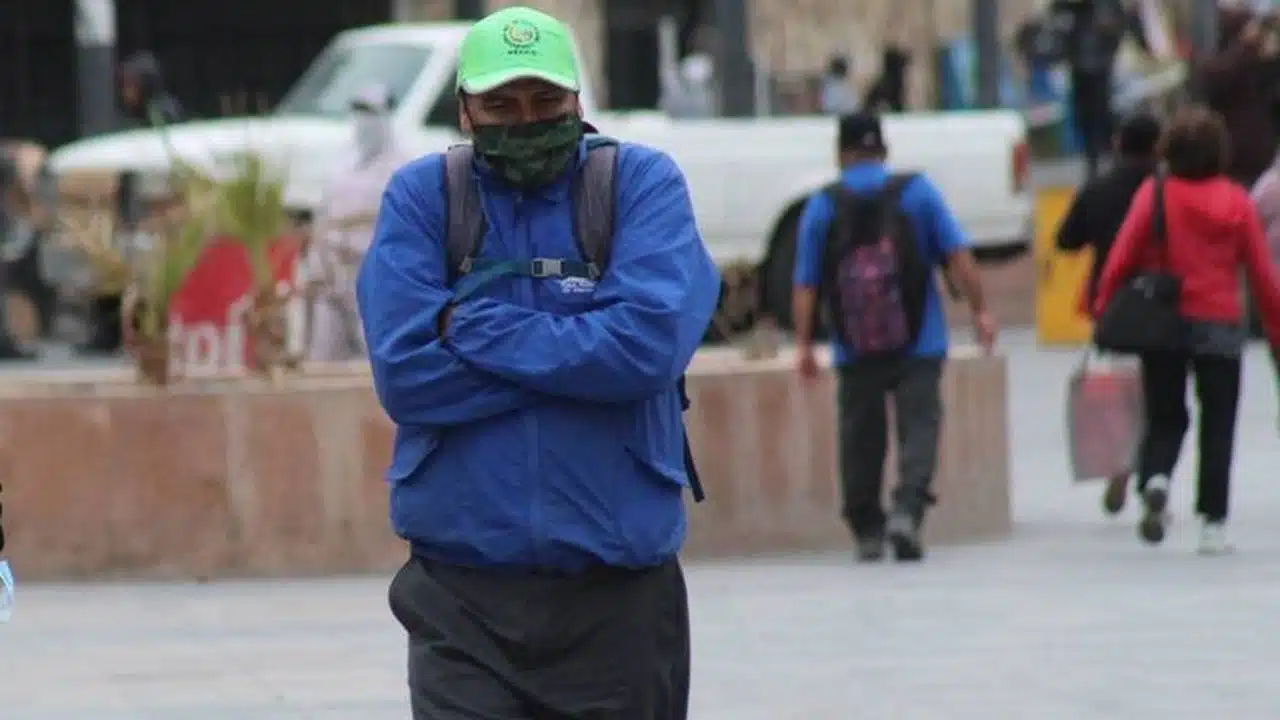 A abrigarse bien y vacunarse llama Salud ante la disminución de temperaturas