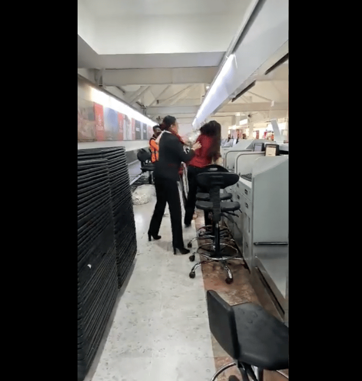 AICM, Aropuerto México, Mujer descontrolada