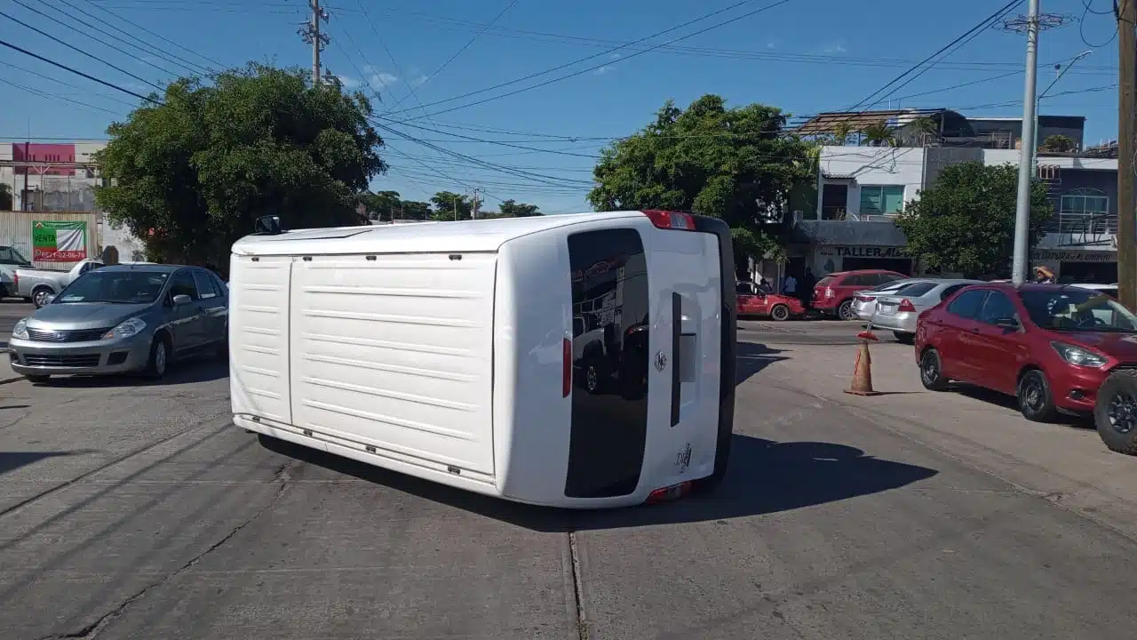 Accidente Culiacán, Vagoneta volcada
