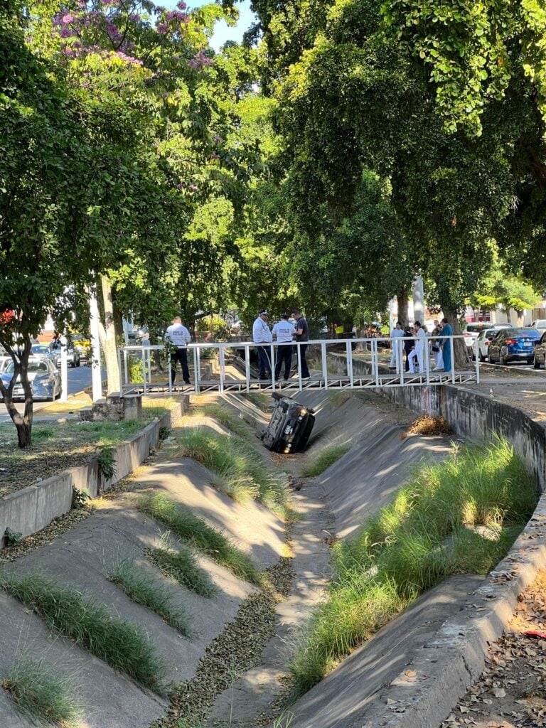 Accidente estudiante auto canal Culiacán