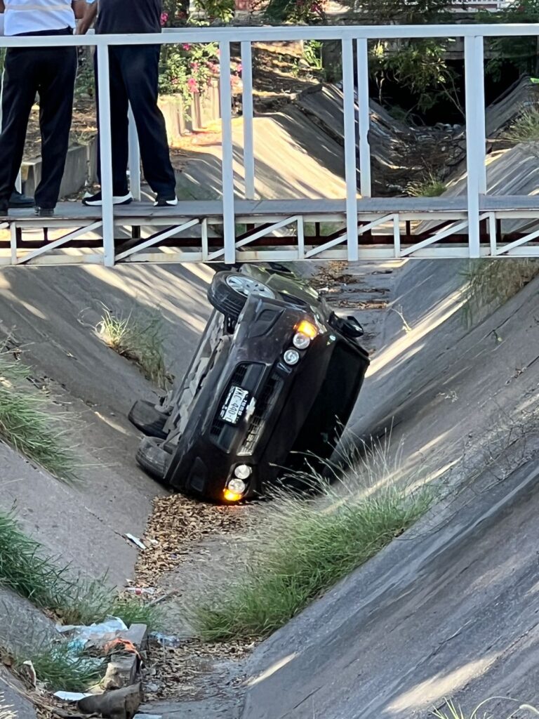 Accidente estudiante auto canal Culiacán