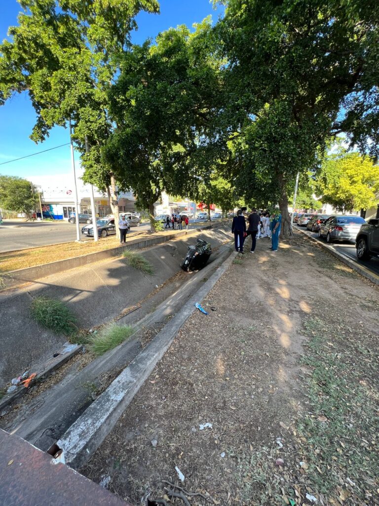 Accidente estudiante auto canal Culiacán