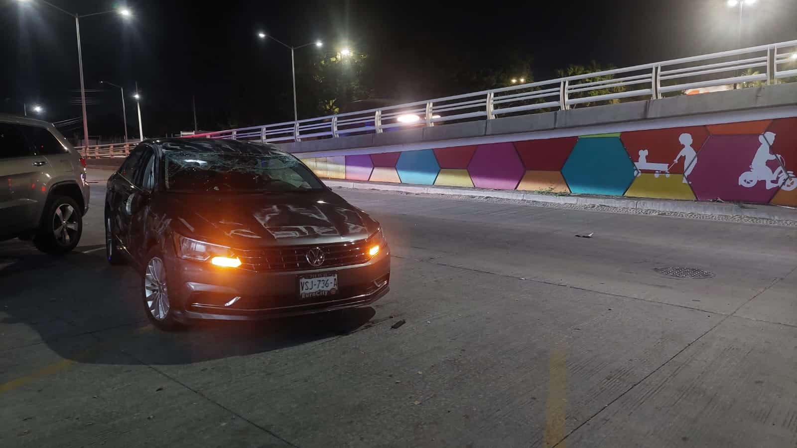 Accidente tipo volcadura se registró sobre Boulevard Pedro Infante en Culiacán (2)