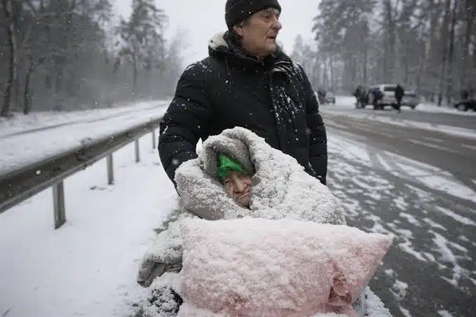 Advierten sobre invierno mortal en Ucrania; habría millones de damnificados