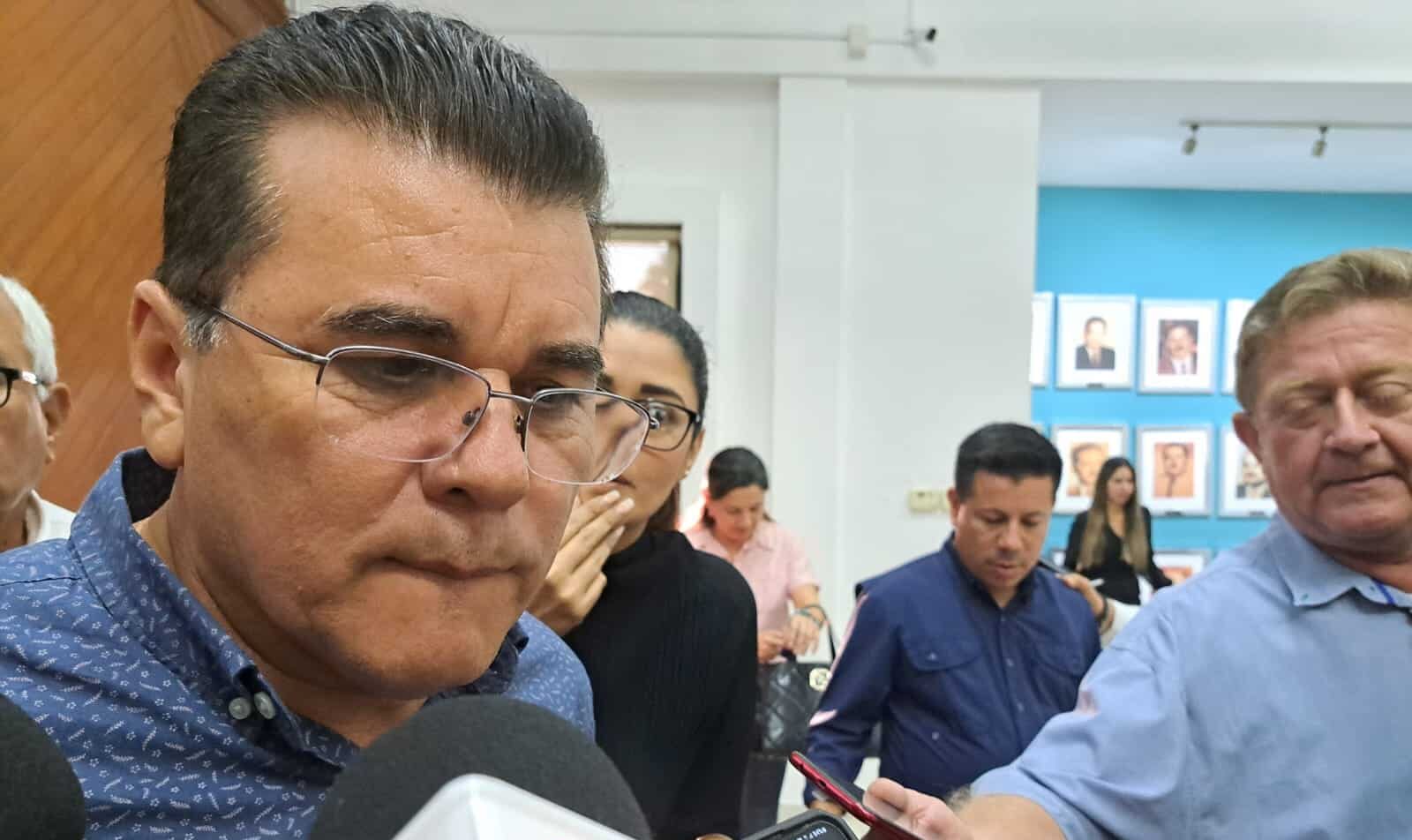 Alcalde de Mazatlán se declara listo para apoyar la marcha de AMLO el 27 de noviembre