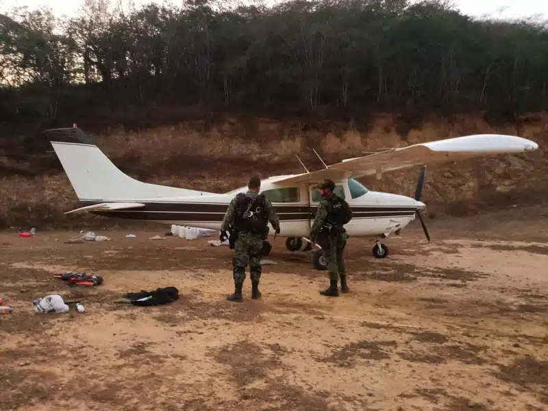Aseguran aeronave con más de 300 kilogramos de posible cocaína en Durango