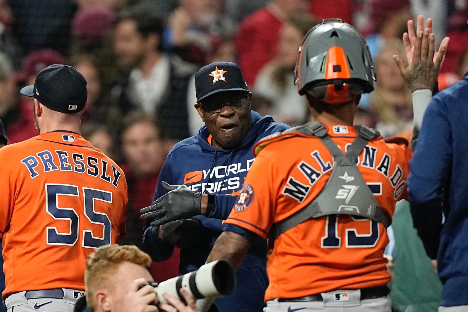 Astros se acerca a la gloria dentro de la Serie Mundial (2)