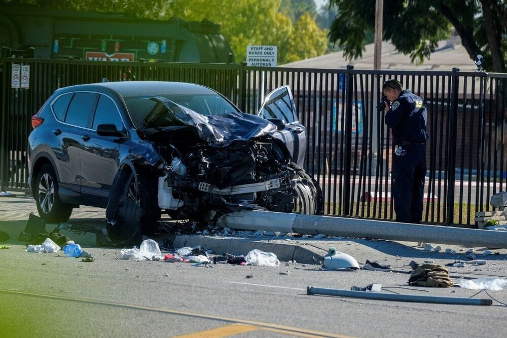 Atropellan a 21 reclutas en Los Ángeles; no se descarta que el accidente haya sido intencional