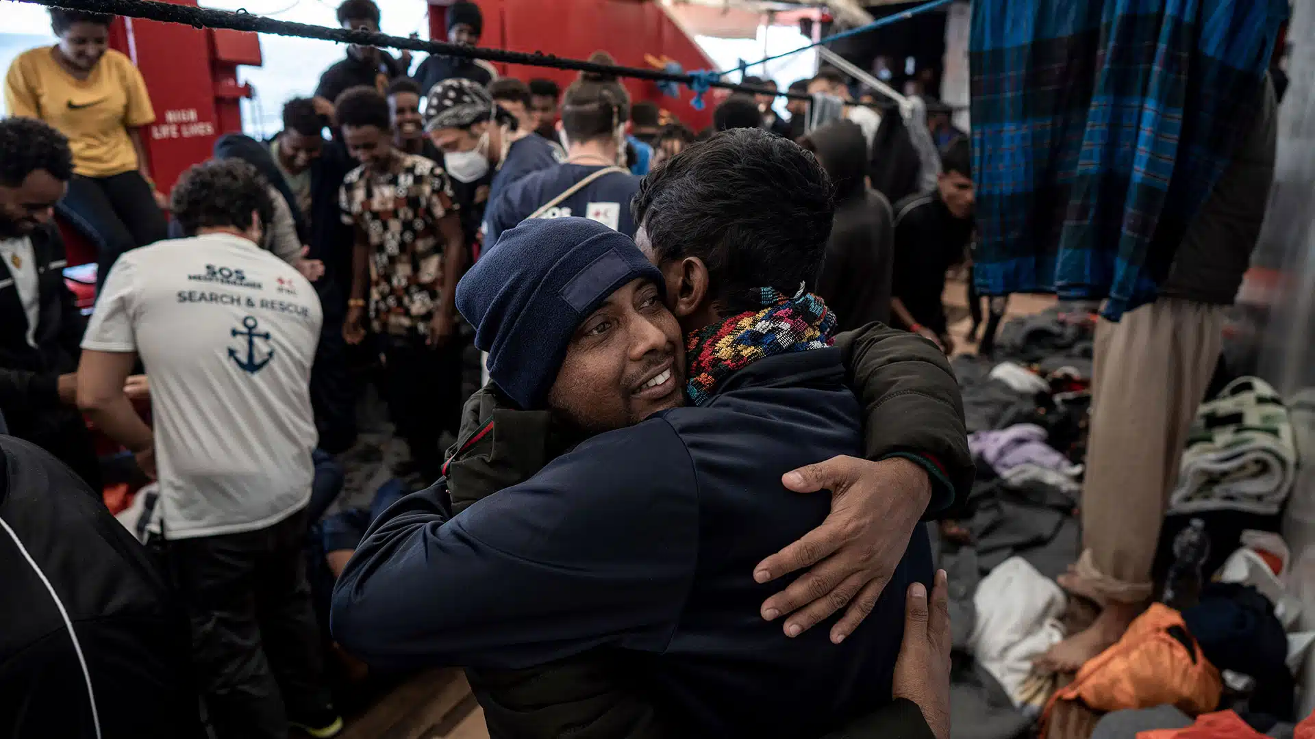 Barco humanitario desembarca en Francia con 230 migrantes