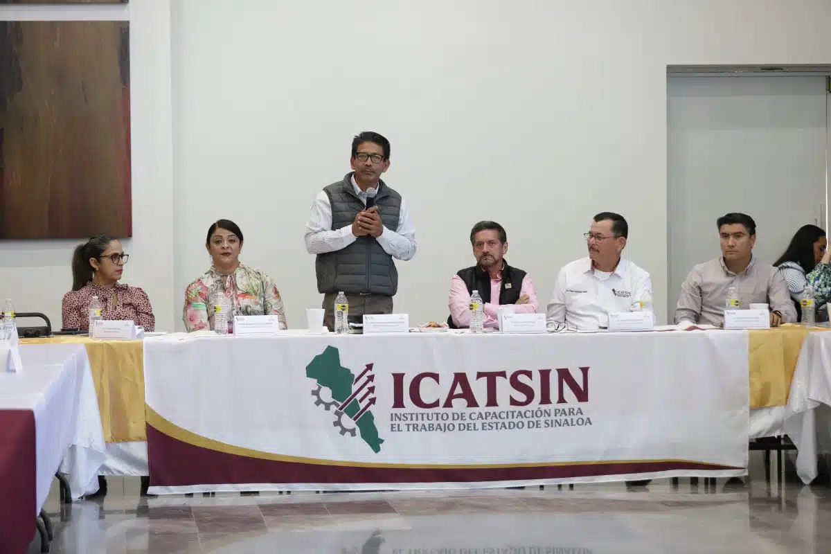 Capacitación de Icatsin es desarrollo económico para Guasave, afirma alcalde (3)