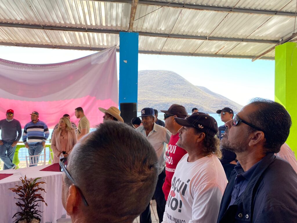Colectivo #AquíNo se manifiesta en evento del Ayuntamiento de Ahome en Topolobampo