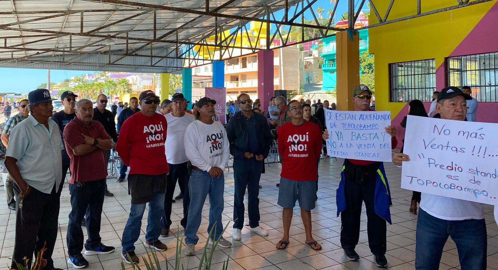 Colectivo #AquíNo se manifiesta en evento del Ayuntamiento de Ahome en Topolobampo (4)