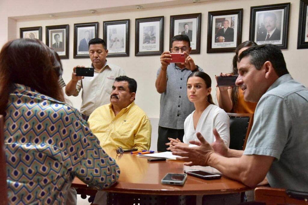 Con todo y firma, Ayuntamiento de Salvador Alvarado regula a pepenadores